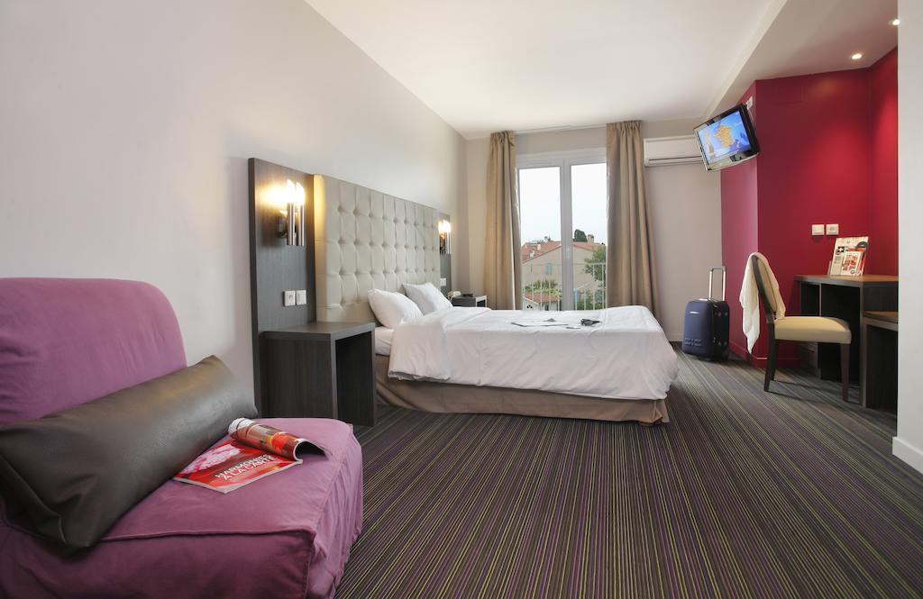 Hotel The Originals Perpignan Sud Le Grillon D'Or Le Boulou Exteriör bild
