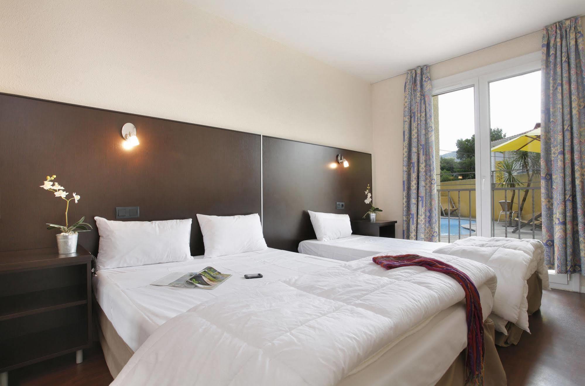 Hotel The Originals Perpignan Sud Le Grillon D'Or Le Boulou Exteriör bild