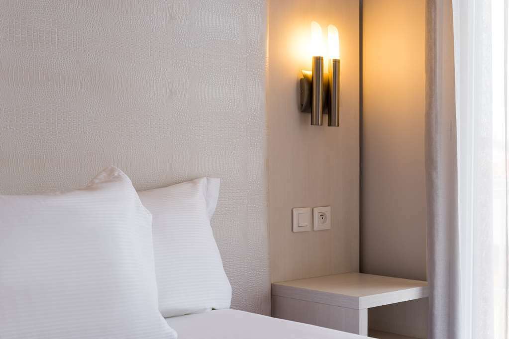 Hotel The Originals Perpignan Sud Le Grillon D'Or Le Boulou Rum bild