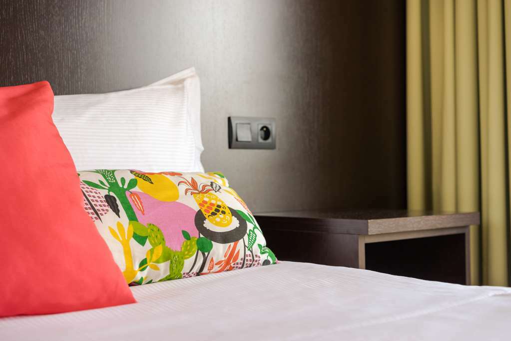 Hotel The Originals Perpignan Sud Le Grillon D'Or Le Boulou Rum bild